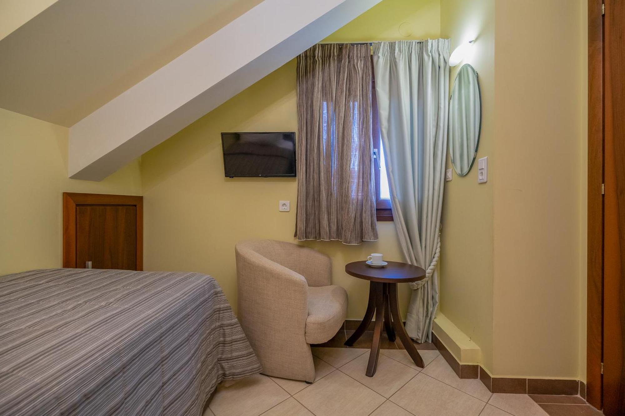 Hotel Meliton & By The Neos Marmaras