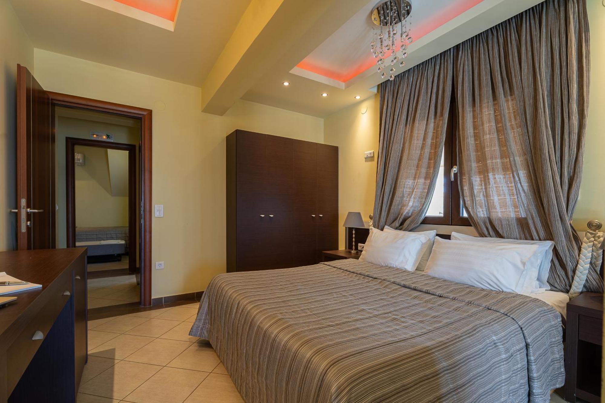 Hotel Meliton & By The 3*
