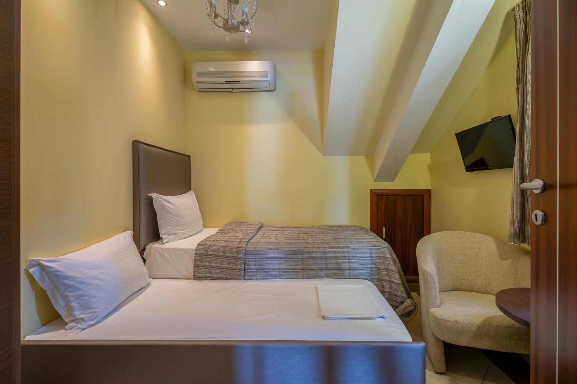 Hotel Meliton & By The 3*